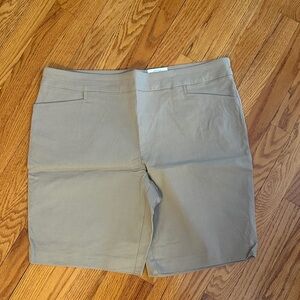 Time and Tru Women's Tan Shorts